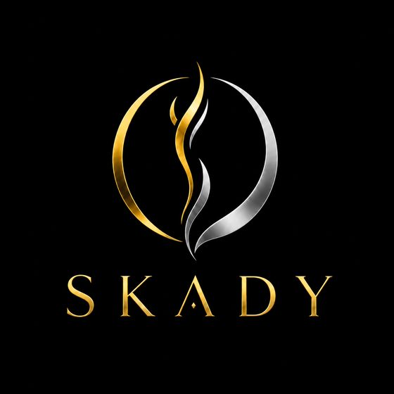 Isotipo de SKADY: dos trazos curvos, uno dorado y otro plateado, forman un círculo sobre fondo negro, con la palabra SKADY debajo.